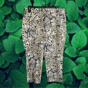 5‎ for $25🔥Chico's Animal Print Pants Size 2P/ 12P